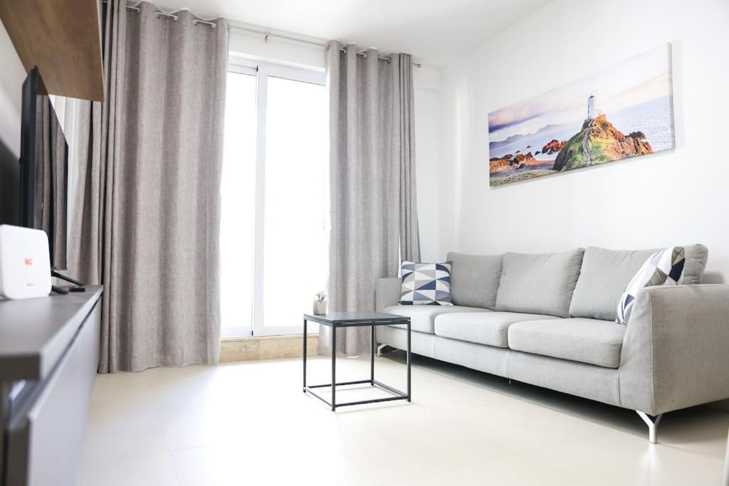 2br With Balcony & Sea Views By 360 Estates